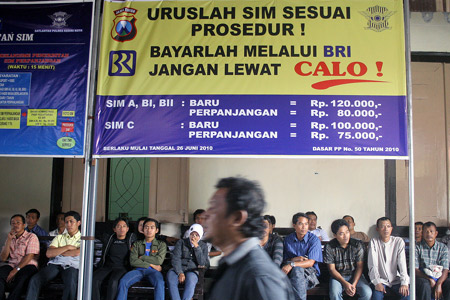 Warga Resah, Oknum Polisi Calo SIM Terus Beraksi